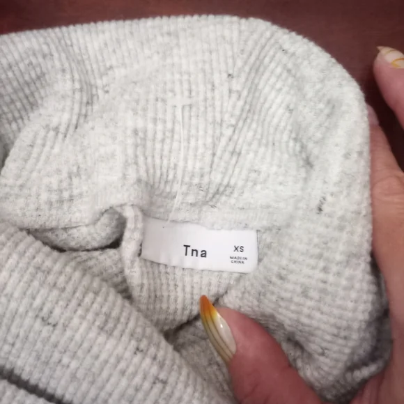 TNA Light Gray Ribbed Sweater - Picture 2 of 3